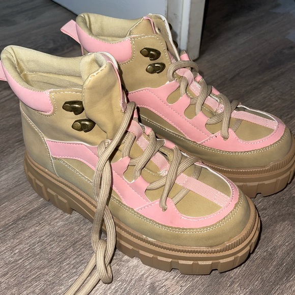 New in box Basso Boots - Picture 3 of 3